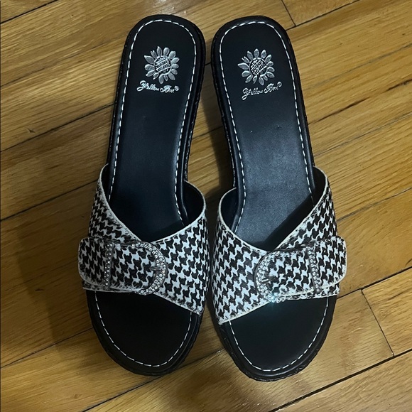 Yellow Box Black and White Houndstooth Sandals - Picture 2 of 3